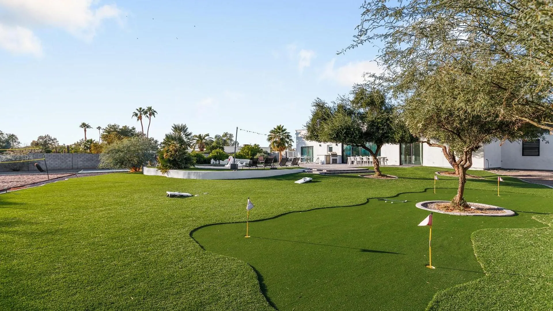Varsity-Sports Courts- Pool- Volleyball - & More! 斯科茨