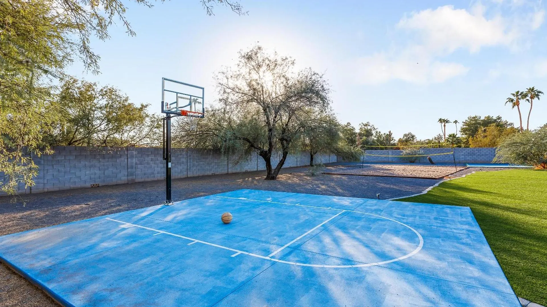 Varsity-Sports Courts- Pool- Volleyball - & More! 斯科茨 0*,  美国